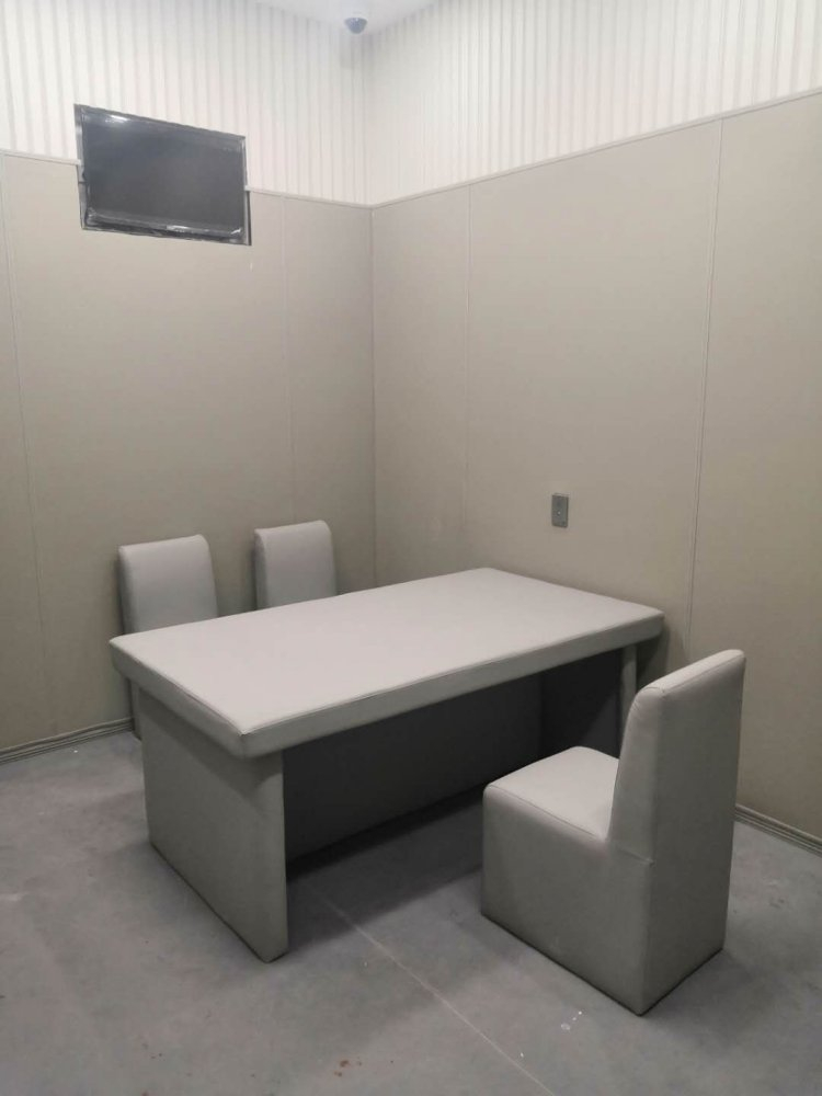 星美聲學生產的新型審訊室防撞軟包